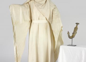 National Army Museum Saves Lawrence of Arabia’s dagger, robes and kaffiyah for the nation